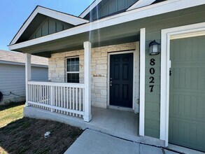 8027 Chanting Bnd in San Antonio, TX - Building Photo - Building Photo