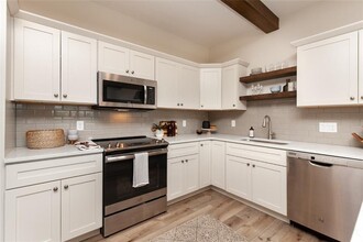6460 Galleria Dr, Unit 1102 in West Des Moines, IA - Foto de edificio - Building Photo