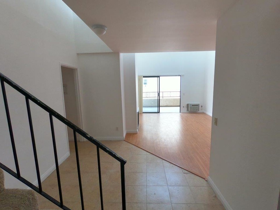 9848 Tabor St in Los Angeles, CA - Building Photo