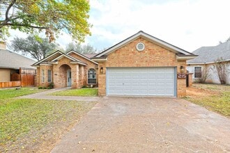 215 Oriole Ln in Laredo, TX - Building Photo - Building Photo