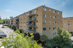 Chateau Perry in Pittsburgh, PA - Building Photo