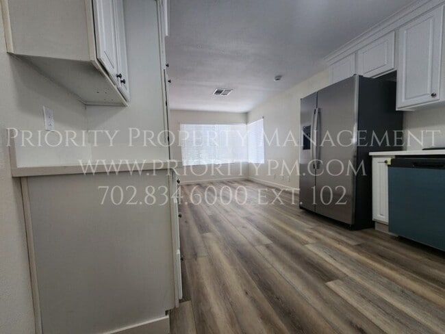 7070 Mountain Moss Dr in Las Vegas, NV - Building Photo - Building Photo