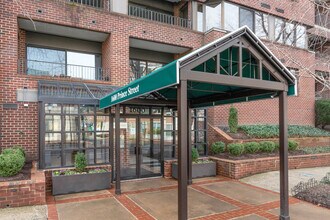 1600 Prince St in Alexandria, VA - Foto de edificio - Building Photo