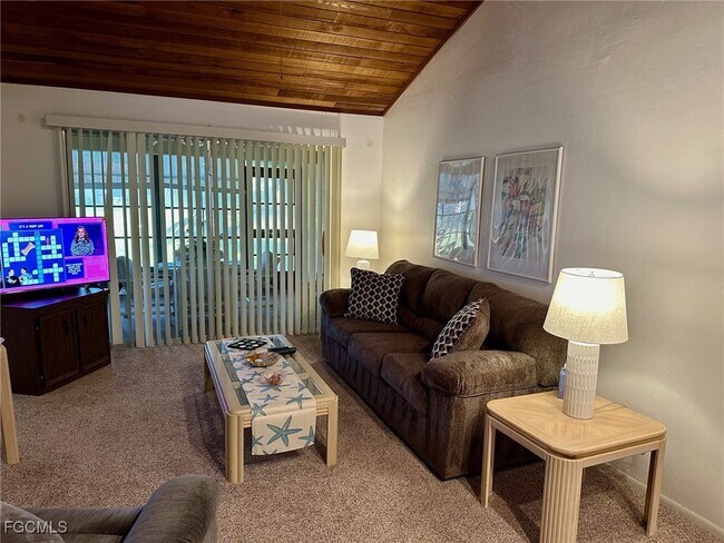 9391 Lennex Ln in Ft. Myers, FL - Building Photo - Building Photo
