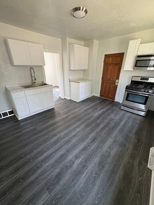 743 Woodland Ave in Oshkosh, WI - Building Photo
