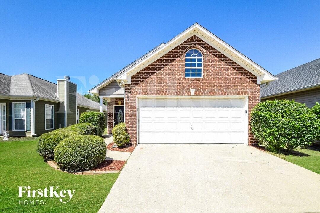 388 Walker Way in Pelham, AL - Building Photo