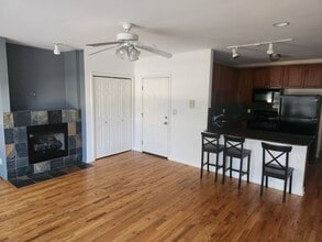2453 W Harrison St, Unit 2 in Chicago, IL - Building Photo - Building Photo