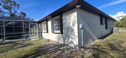 5329 Kasper St in Port Charlotte, FL - Foto de edificio - Building Photo