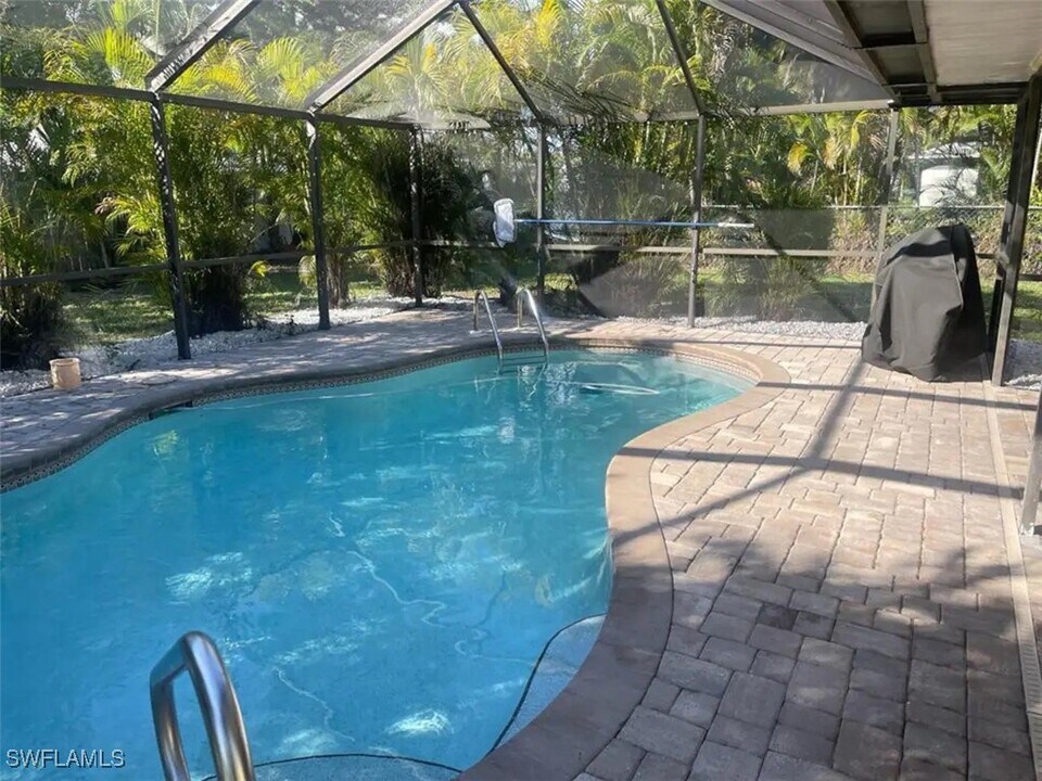 110 SW 10th Terrace in Cape Coral, FL - Building Photo