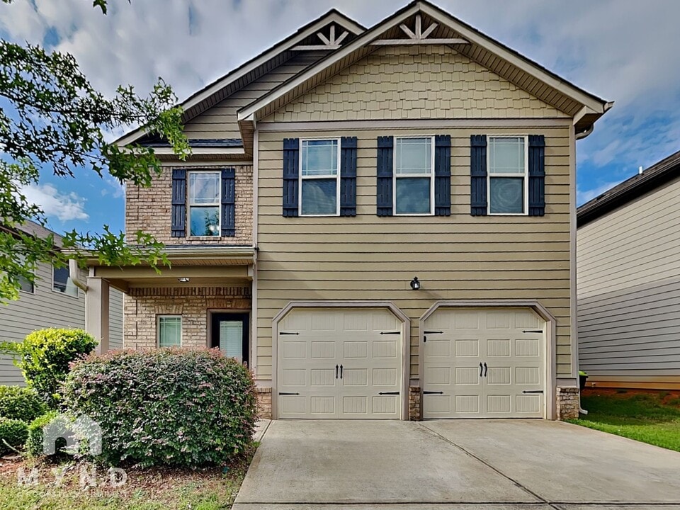 2620 Cornwall Dr in Mcdonough, GA - Building Photo