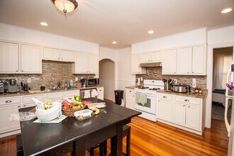 66 Chestnut St, Unit 2 in Brookline, MA - Building Photo - Building Photo