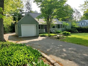 209 Vineyard Rd in Hamden, CT - Foto de edificio - Building Photo
