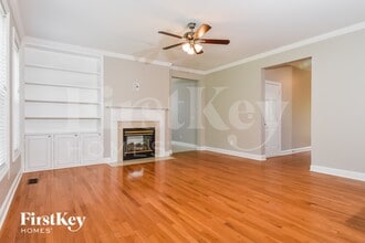 6383 Clubside Dr in Whitsett, NC - Foto de edificio - Building Photo