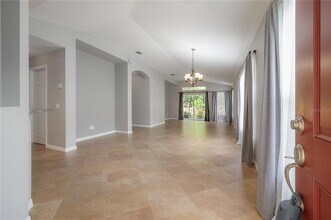 10248 Woodford Bridge St in Tampa, FL - Building Photo - Building Photo