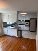 21 Burlington Ave, Unit 1 in Western Springs, IL - Building Photo - Building Photo