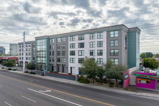 Lofts on Thomas in Phoenix, AZ - Foto de edificio - Building Photo