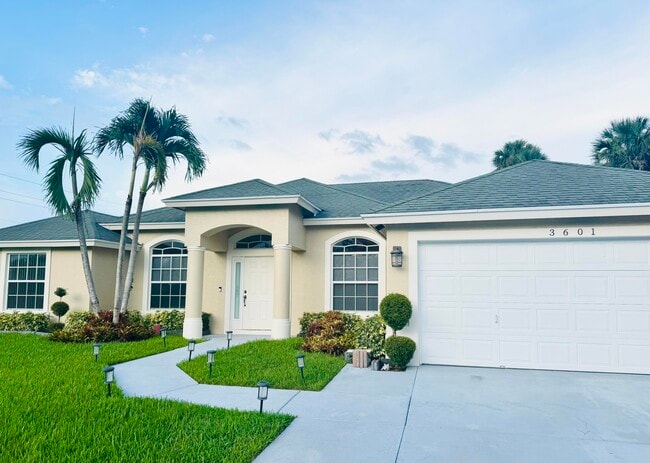 3601 SW Ballweg St in Port St. Lucie, FL - Building Photo - Building Photo