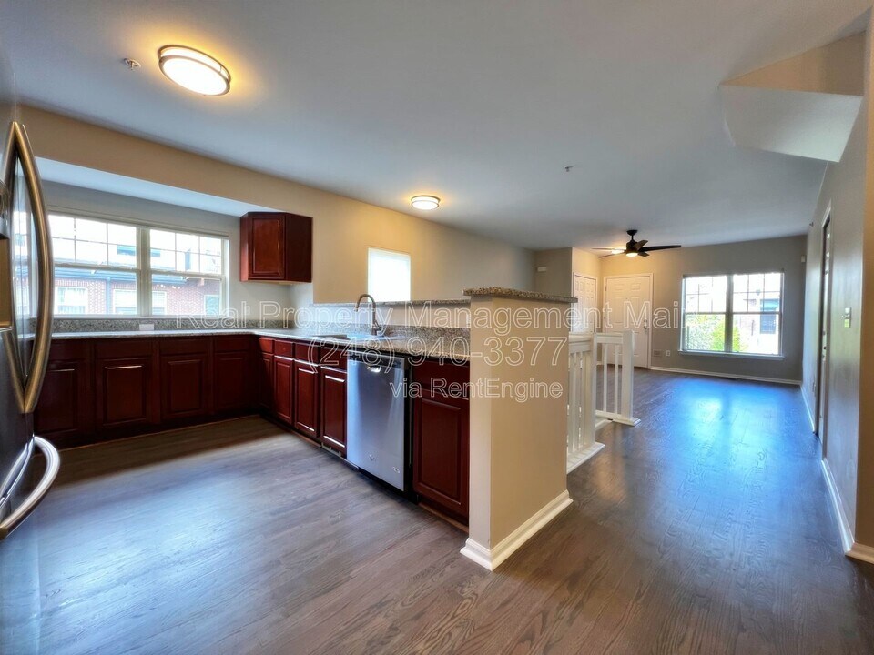 44 Adelaide St in Detroit, MI - Building Photo