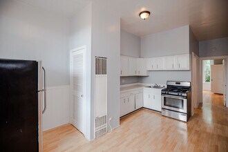 1825 N Bissell St, Unit 3 in Chicago, IL - Building Photo - Building Photo