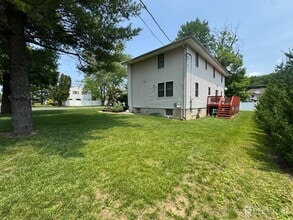 5 Hollywood St in Edison, NJ - Building Photo - Building Photo