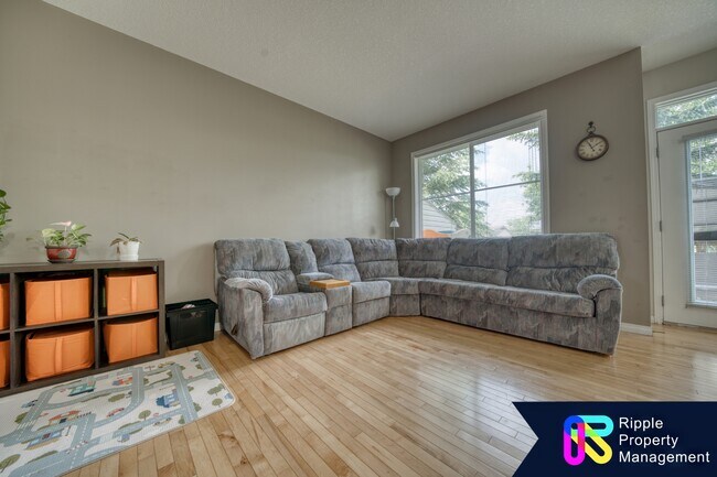 140 Everridge Garden SW in Calgary, AB - Building Photo - Building Photo