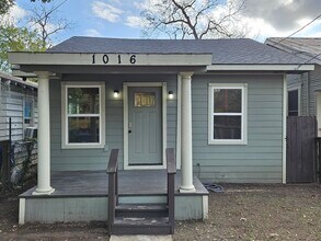 1016 Center St in San Antonio, TX - Building Photo - Building Photo