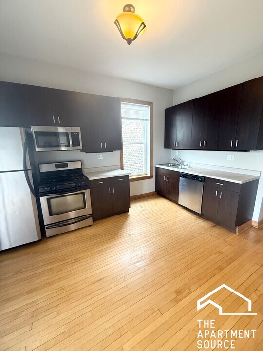 3110 W Fullerton Ave in Chicago, IL - Building Photo