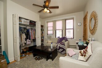 837 W Cornelia Ave in Chicago, IL - Foto de edificio - Building Photo