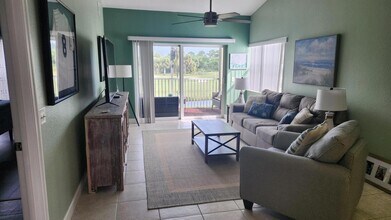 4220 Gator Trace Ave in Fort Pierce, FL - Foto de edificio - Building Photo