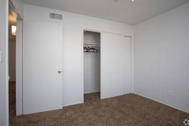 525 N Carolina Dr in El Paso, TX - Building Photo - Building Photo
