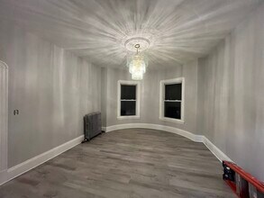 87 Devon St, Unit 2 in Boston, MA - Foto de edificio - Building Photo