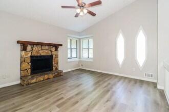 3684 Linwood Way in Snellville, GA - Foto de edificio - Building Photo