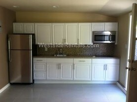 18953 Bessemer St in Tarzana, CA - Building Photo