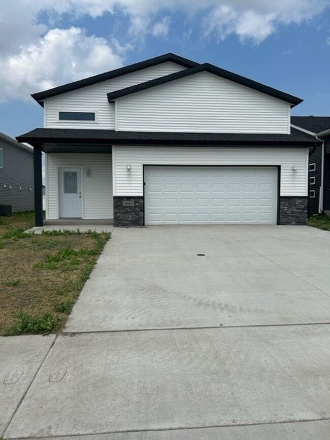 3062 39th Ave S in Moorhead, MN - Building Photo - Building Photo