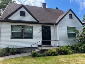 2351 SE 51st Ave in Portland, OR - Building Photo