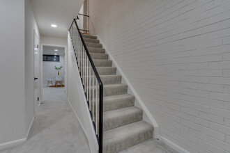 7917 Schuyler Ct, Unit Primary in Annandale, VA - Foto de edificio - Building Photo