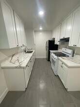 7529 Norton Ave in Los Angeles, CA - Foto de edificio - Building Photo