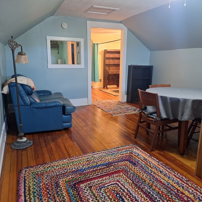 1400 E Chilhowie Ave, Unit 2 in Johnson City, TN - Building Photo - Building Photo