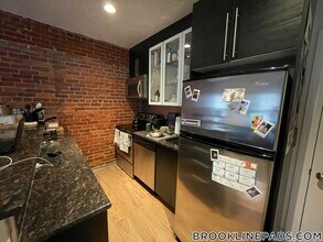 1203 Beacon St in Brookline, MA - Foto de edificio - Building Photo