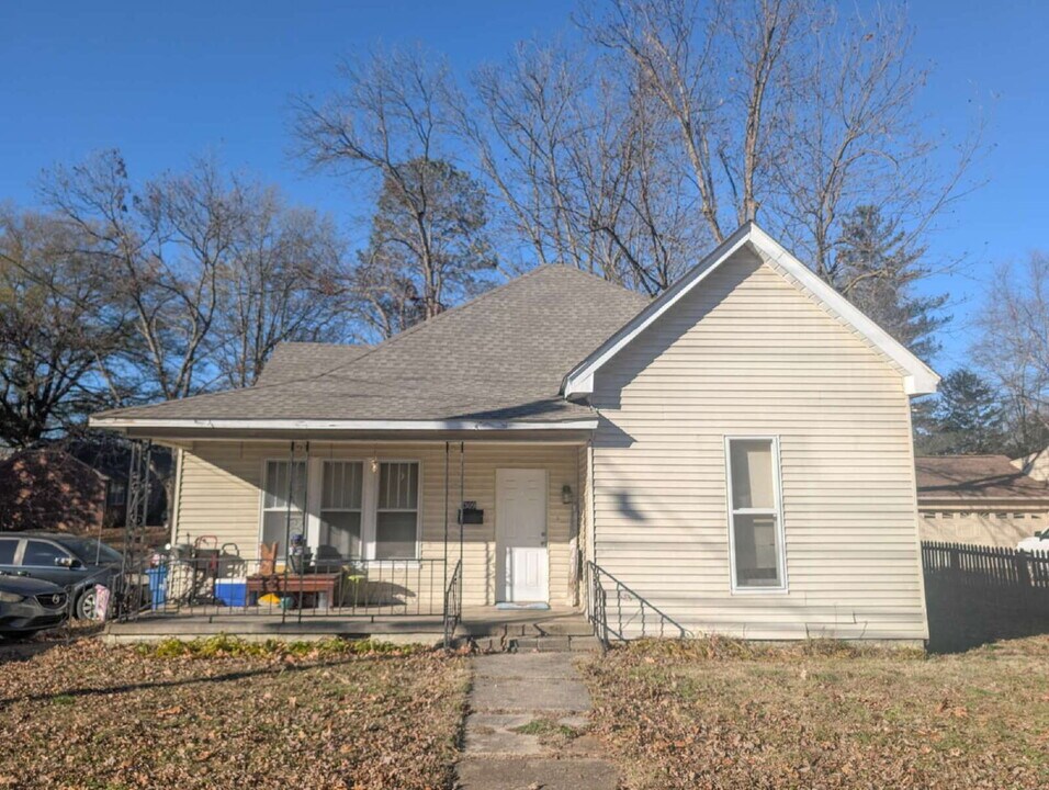 309 Elm St in Martin, TN - Building Photo