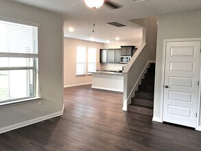 5817 Monmarte Cove in Austin, TX - Foto de edificio - Building Photo