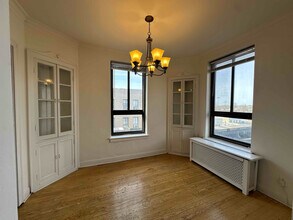 1720 E Capitol Dr in Shorewood, WI - Building Photo - Building Photo