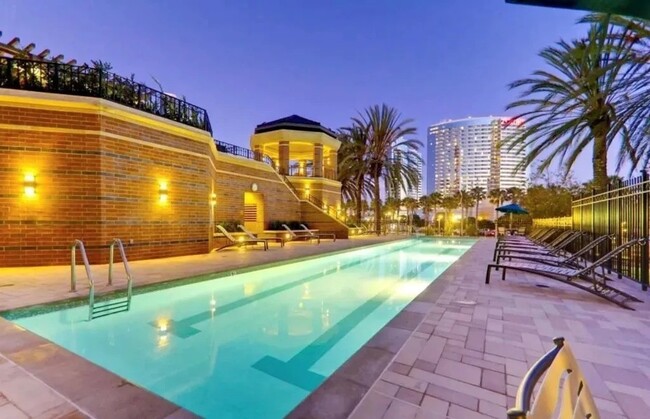 500 W Harbor Dr, Unit Stunning 2-Bedroom, 2-Bat in San Diego, CA - Building Photo - Building Photo