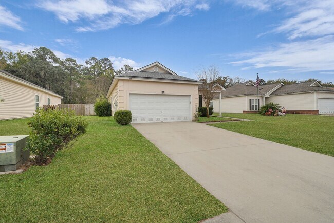 135 Alexander Way in Richmond Hill, GA - Building Photo - Building Photo