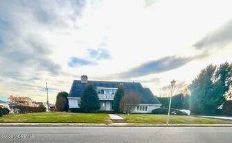 16 Corlies Ave in Allenhurst, NJ - Building Photo