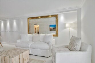 2401 Collins Ave, Unit 1805 in Miami Beach, FL - Building Photo - Building Photo