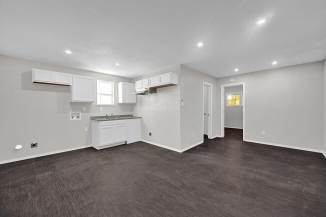 property at 2103 N Marrs St
