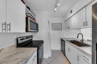 333 SW 86th Ave, Unit 206 in Pembroke Pines, FL - Building Photo - Building Photo