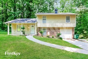 2672 Windrock Ct in Ellenwood, GA - Building Photo