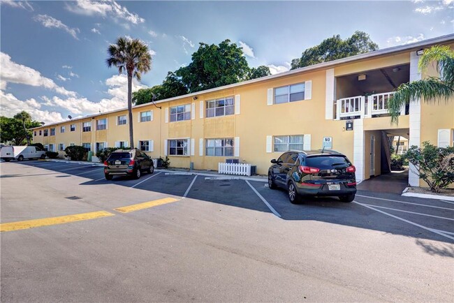 420 SE 2nd Ave, Unit 23 in Deerfield Beach, FL - Building Photo - Building Photo